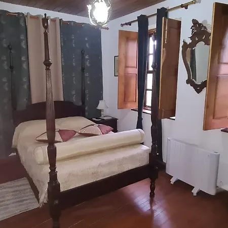Solar Dos Araujo Coutinho - Casa Dos Cavaleiros - Turismo Habitacao Privatunterkunft Vila da Ponte (Viseu)