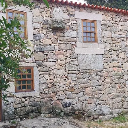 Solar Dos Araujo Coutinho - Casa Dos Cavaleiros - Turismo Habitacao Vila da Ponte (Viseu)