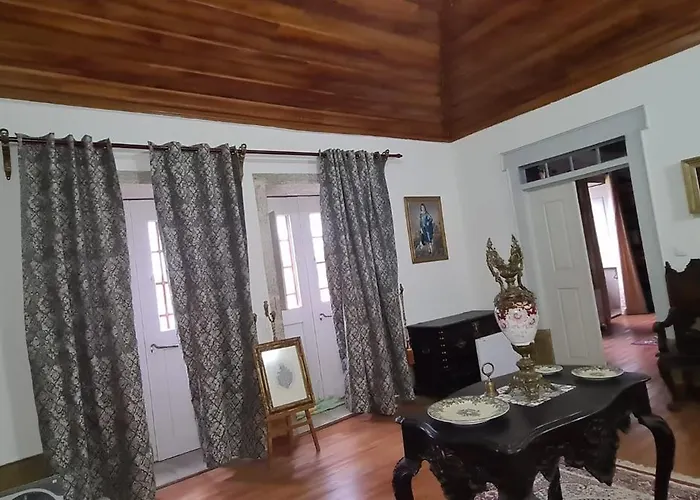 Solar Dos Araújo Coutinho - Casa Dos Cavaleiros - Turismo * Vila da Ponte (Viseu)