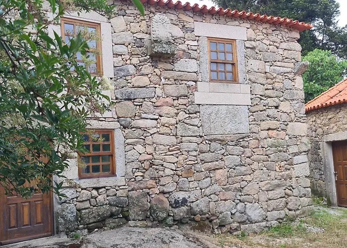 Solar Dos Araújo Coutinho - Casa Dos Cavaleiros - Turismo Vila da Ponte (Viseu)